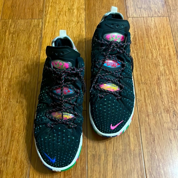 Nike LeBron 18 James Gang - Picture 4 of 10